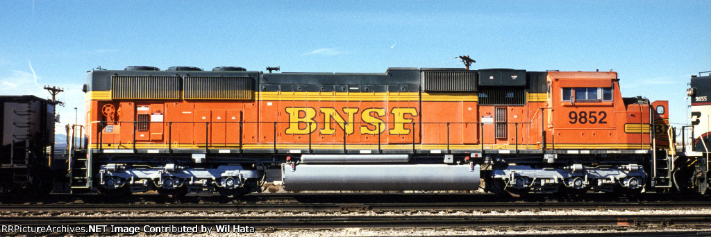 BNSF SD70MAC 9852